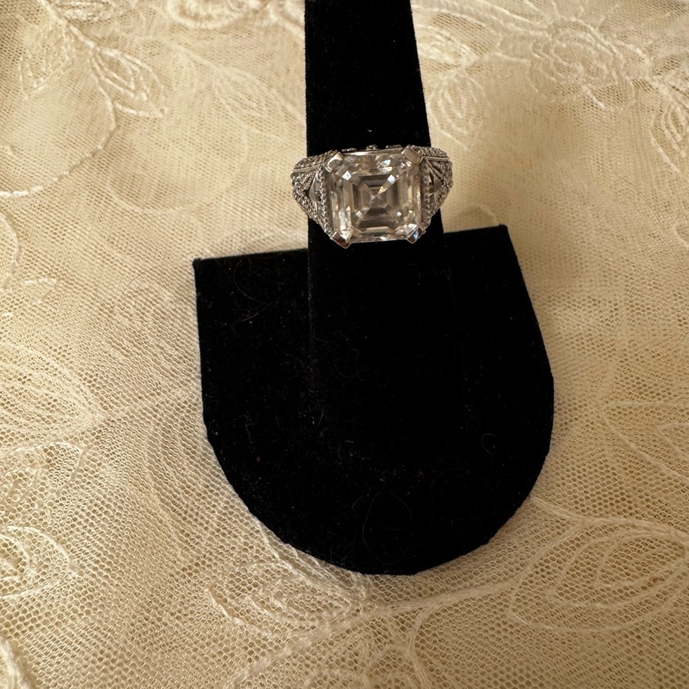 Genuine Diamond ring set in Sterling Silver - Picture 4 of 14